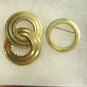 😊 Vintage Lot Of 2 Gold Plated Circle Brooch Pin